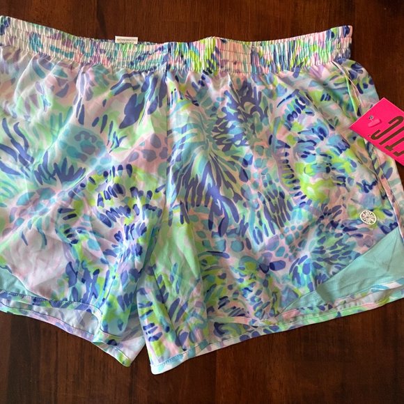 Lilly Pulitzer Luxletic Shell of a Party Ocean Trail Shorts - Picture 5 of 6